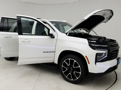 Certified 2025 Chevrolet Suburban RST w/ Comfort Package RWD image 11