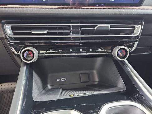 Certified 2024 Chevrolet Traverse Z71 w/ Enhanced Driving Package image 29