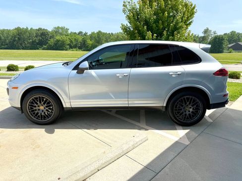 Used 2018 Porsche Cayenne Platinum Edition AWD/4WD image 5