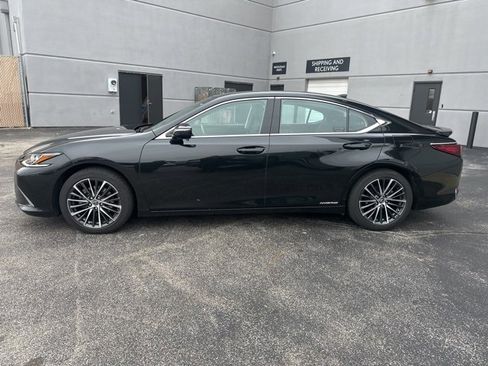 Certified 2022 Lexus ES 300h w/ Premium Package image 6