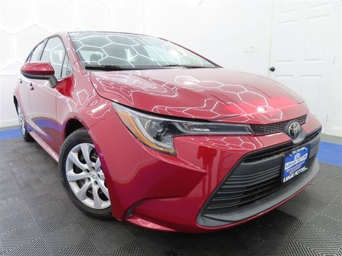 Used 2023 Toyota Corolla LE FWD image 3