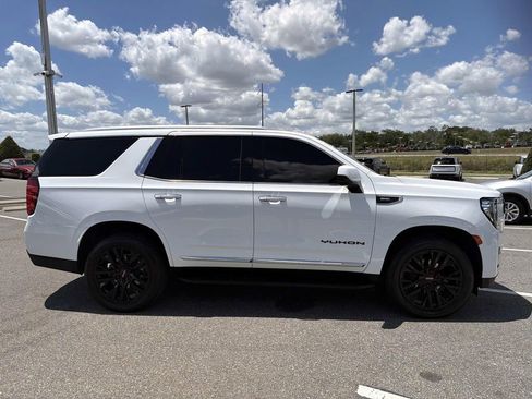 Used 2023 GMC Yukon SLT AWD/4WD image 6