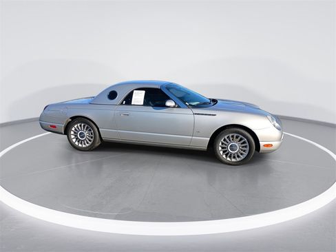 Used 2004 Ford Thunderbird image 9