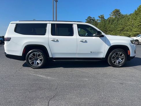 Used 2023 Jeep Wagoneer L Series II image 4