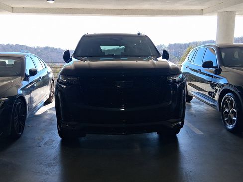 Used 2024 Cadillac Escalade Sport Platinum w/ LPO, ONYX Package image 3