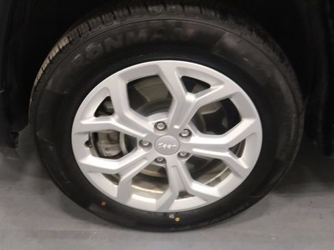 Used 2024 Jeep Compass Latitude AWD/4WD image 23
