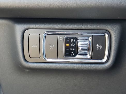 Used 2025 Lincoln Aviator AWD image 25