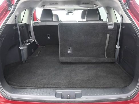 Used 2023 Toyota Highlander XLE image 29