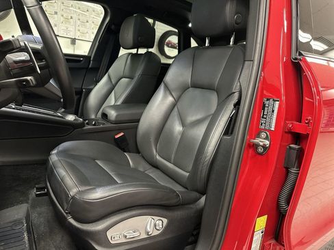 Used 2022 Porsche Macan image 31