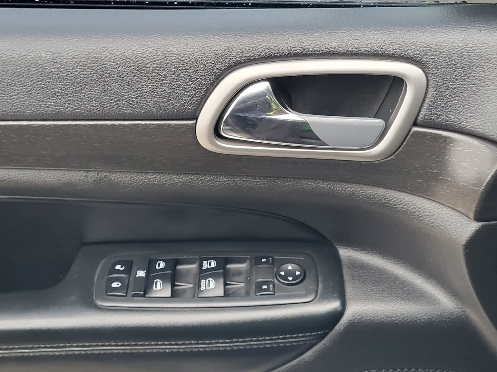 Used 2017 Jeep Grand Cherokee Altitude AWD/4WD image 14