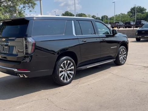 Used 2026 Chevrolet Suburban High Country w/ Sun And Tow Package AWD/4WD image 8