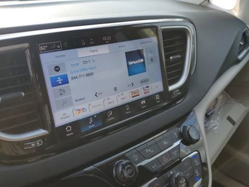 Certified 2024 Chrysler Pacifica Touring-L image 12