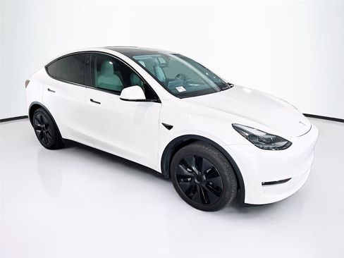 Used 2025 Tesla Model Y Long Range AWD/4WD image 7