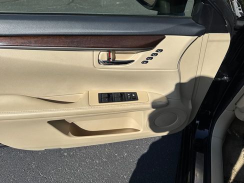 Used 2013 Lexus ES 350 w/ Luxury Pkg image 10