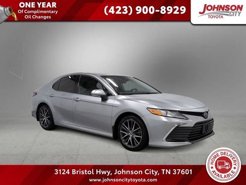 Used 2022 Toyota Camry XLE FWD image 1