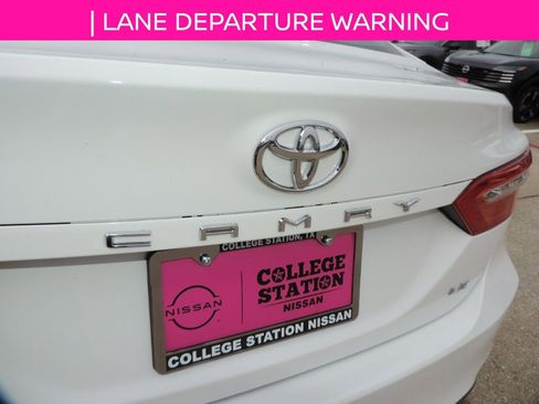 Used 2020 Toyota Camry LE FWD image 11