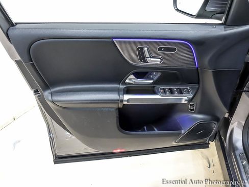 Used 2021 Mercedes-Benz GLB 250 4MATIC w/ Premium Package image 27