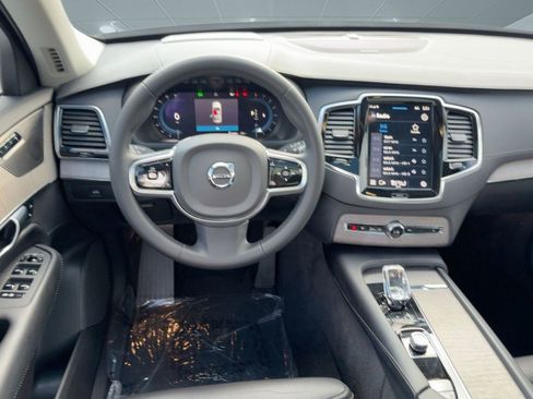 Certified 2023 Volvo XC90 B6 Ultimate w/ Protection Package Premier image 28