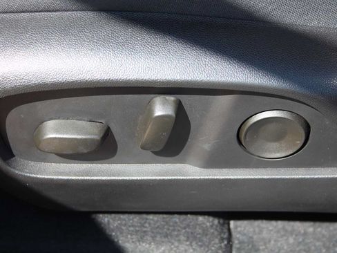 Used 2025 Chevrolet Equinox ACTIV w/ Safety and Technology Package FWD image 28