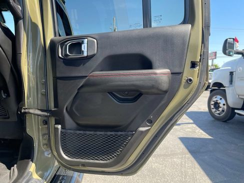 Used 2025 Jeep Gladiator Rubicon AWD/4WD image 15