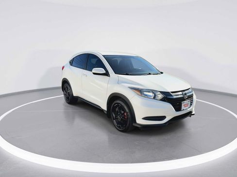 Used 2016 Honda HR-V LX image 2