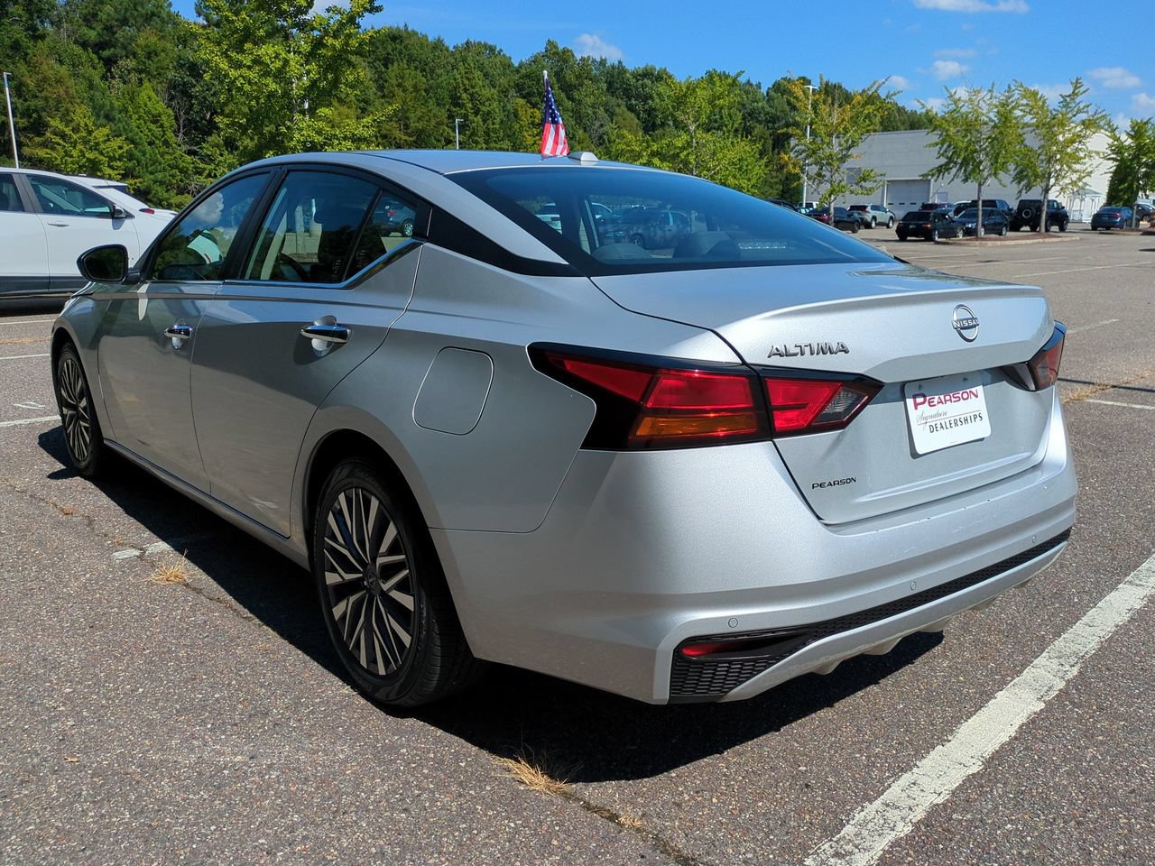 Used 2025 Nissan Altima 2.5 SV FWD image 6