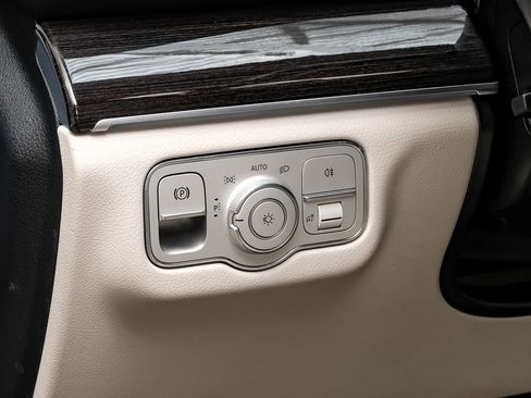 Used 2021 Mercedes-Benz GLE 450 4MATIC w/ AMG Line Exterior image 20