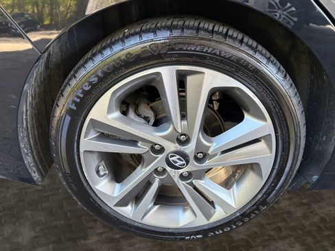 Used 2017 Hyundai Elantra Limited w/ Limited Tech Package 08 FWD image 41