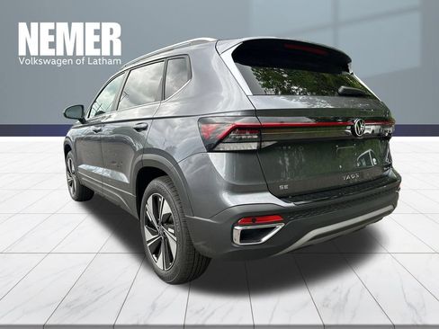 New 2026 Volkswagen Taos SE AWD/4WD image 2