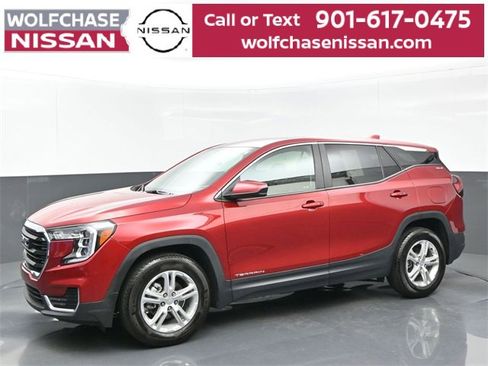 Used 2023 GMC Terrain SLE image 2