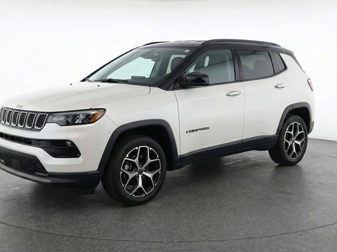 Used 2025 Jeep Compass Limited image 3
