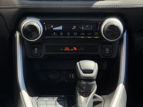 Certified 2023 Toyota RAV4 LE AWD/4WD image 17