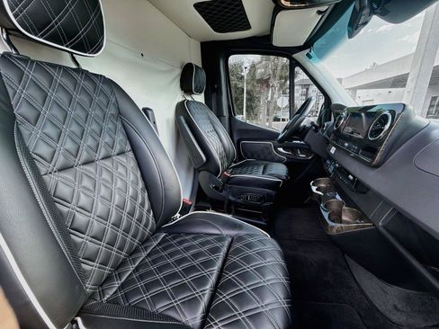 Used 2023 Mercedes-Benz Sprinter 3500 image 32