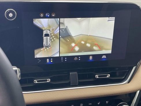 Used 2025 Chevrolet Equinox ACTIV w/ Safety and Technology Package AWD/4WD image 36