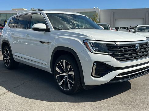 Certified 2024 Volkswagen Atlas SEL Premium R-Line AWD/4WD image 3