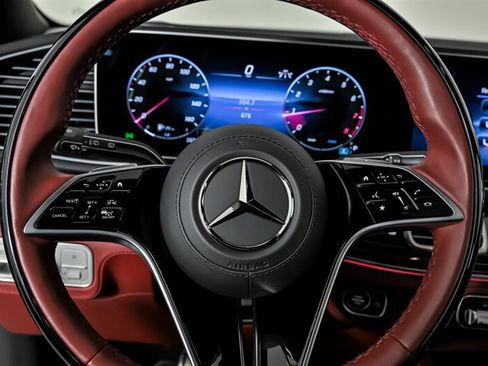 Used 2025 Mercedes-Benz Maybach GLS 600 4MATIC image 30