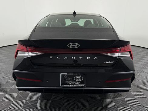 Used 2024 Hyundai Elantra Limited FWD image 11