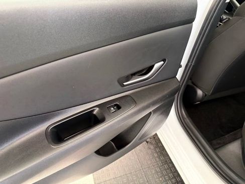 Used 2025 Hyundai Elantra SEL FWD image 18
