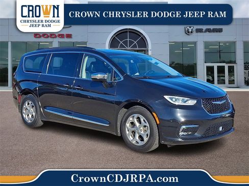 Used 2023 Chrysler Pacifica Limited image 1