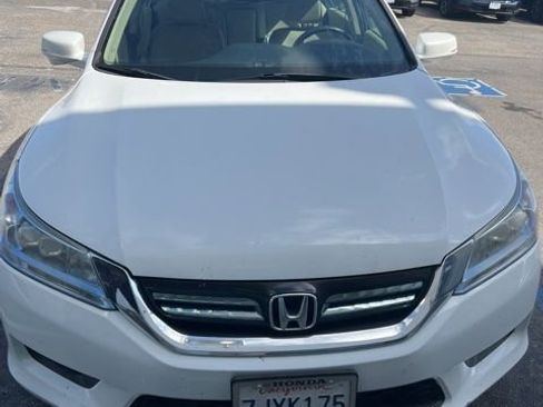 Used 2015 Honda Accord Touring image 2