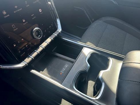 Used 2025 GMC Acadia Elevation image 28