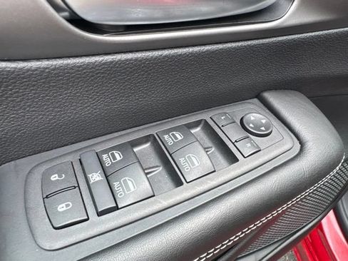 Used 2027 Chrysler Pacifica Select AWD/4WD image 19