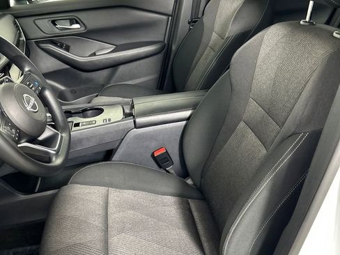 Used 2024 Nissan Rogue SV image 12