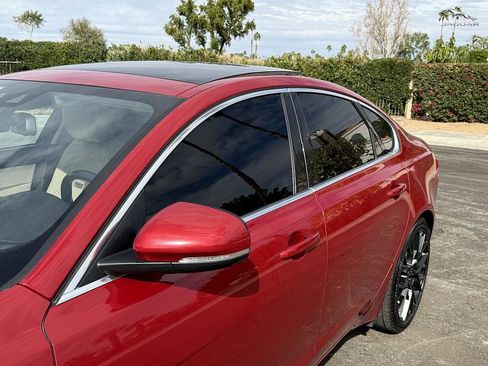 Used 2018 Jaguar XF Prestige image 24