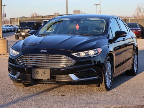 Used 2018 Ford Fusion SE w/ Fusion SE Technology Package image 6