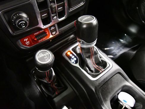 Used 2021 Jeep Gladiator Rubicon AWD/4WD image 27