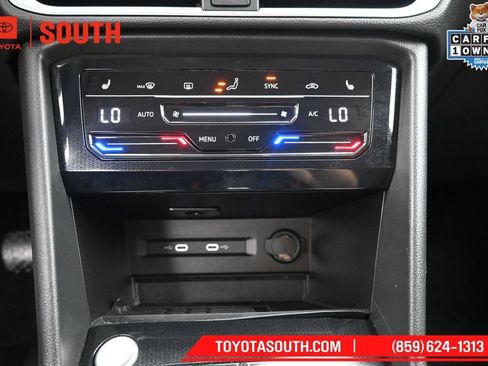 Used 2025 Volkswagen Taos SE FWD image 19