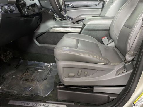 Used 2015 Chevrolet Suburban LT image 10