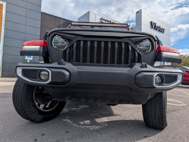 Used 2020 Jeep Gladiator Overland AWD/4WD image 2