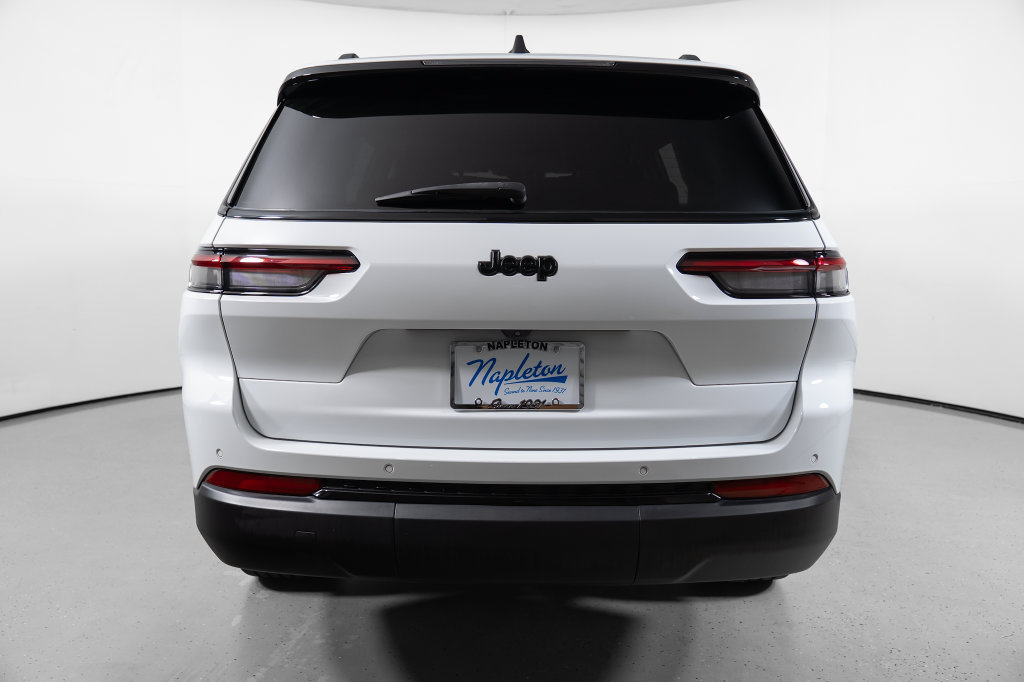 Used 2023 Jeep Grand Cherokee L Laredo RWD image 11